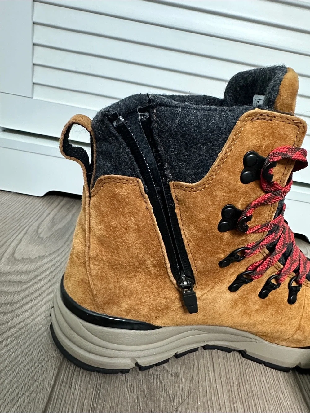 Danner Arctic 600 Waterproof Soft Toe Ankle High Outdoor Boots Brown Size 10.5